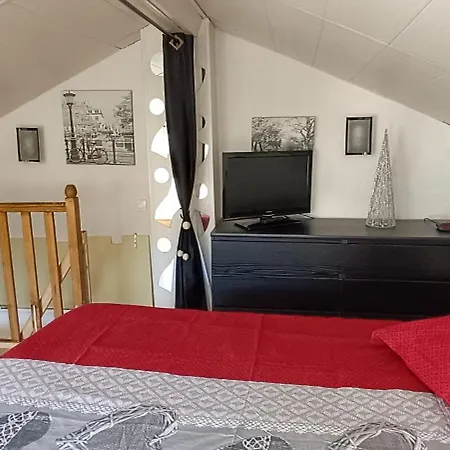 La Au Fond Du Jardin *