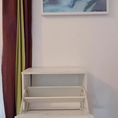 La Au Fond Du Jardin *