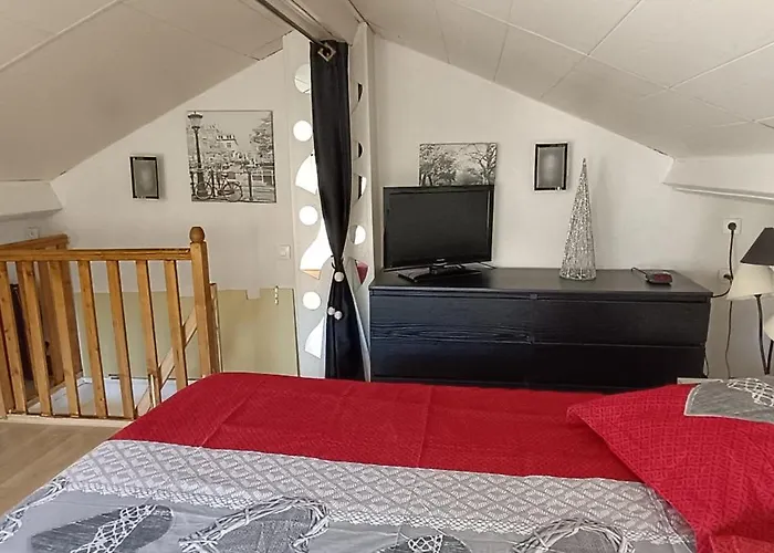 La Au Fond Du Jardin *