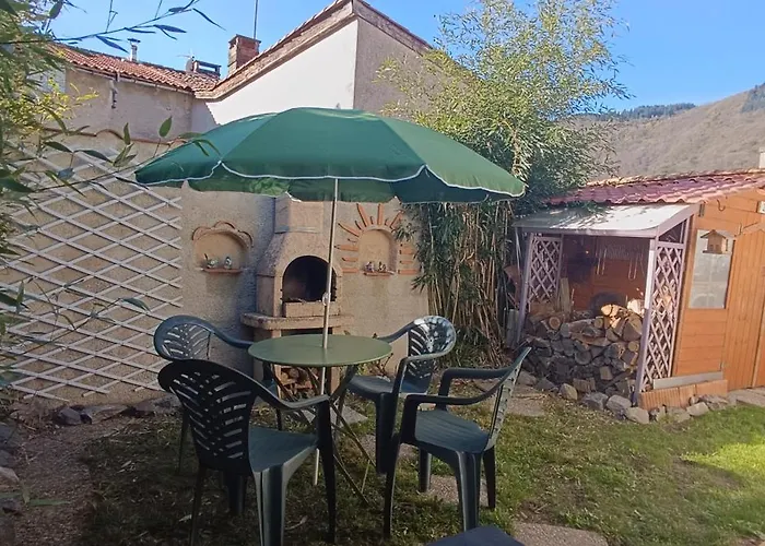 La Au Fond Du Jardin *